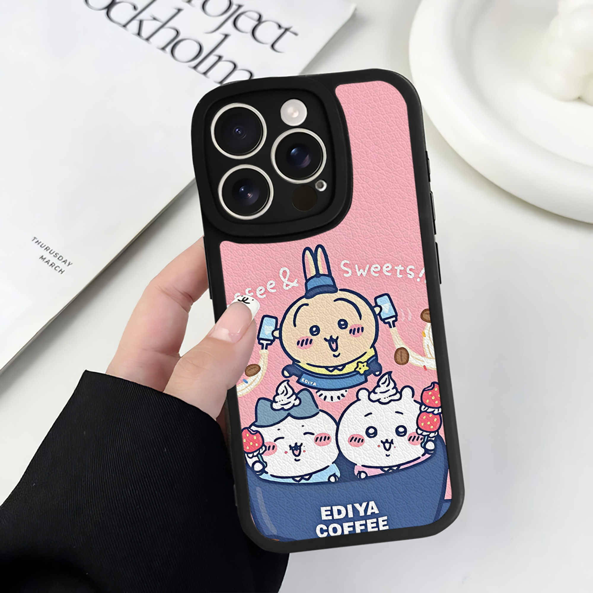 （画像用） ちいかわ Chii-kawa 【iPhone 16シリーズ対応】シリコンスマホケース（レザー調） 材質：シリコン